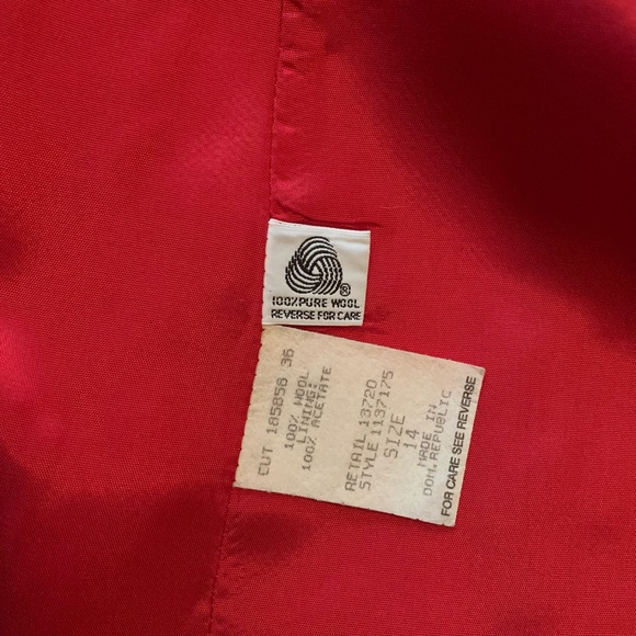 Vintage 1980s Koret 100% wool red blazer with black velvet trim. Size 14 - Picture 4 of 4